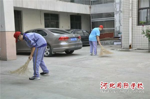中秋佳節石家莊市第42中學學生到敬老院進行獻愛心活動