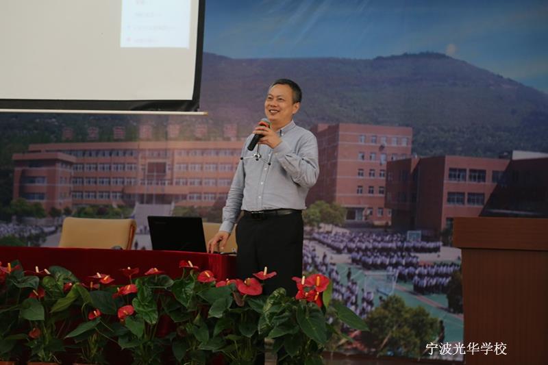 記李鎮西、茅衛東兩位專家蒞臨我校講學