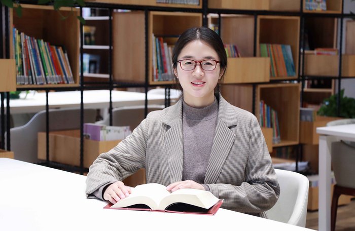 黃春雨 外教助理 畢業(yè)于哈爾濱學院對外漢語專業(yè)。英語口語熟練，曾從事自然教育，并擔任項目負責人，參加過芬蘭森林教育，美國地球教育和英國動物福利教育培訓。