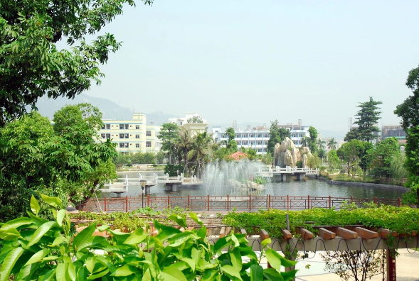 深圳市富源學(xué)校